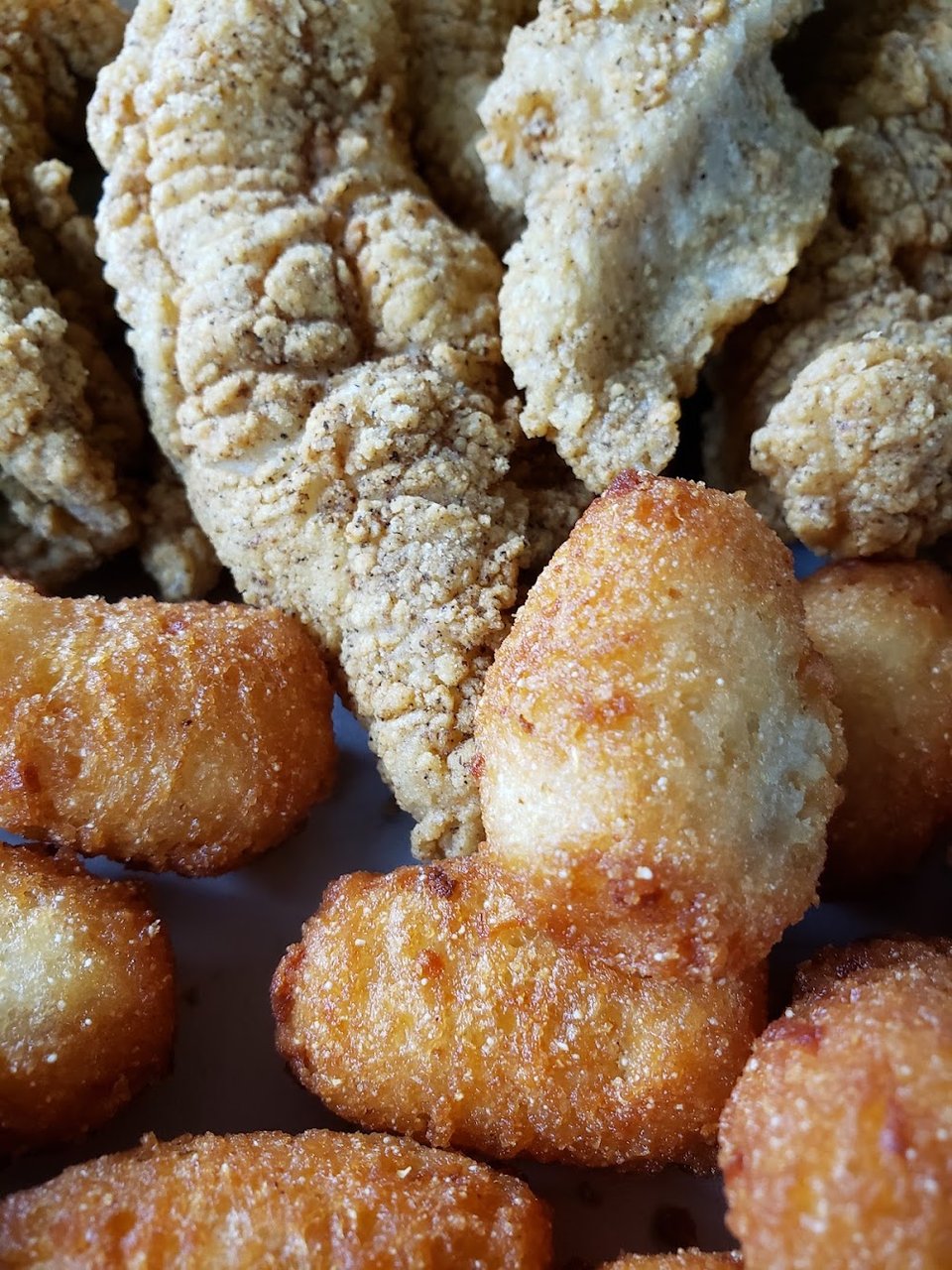 Menu of fried and grilled seafood dinners.