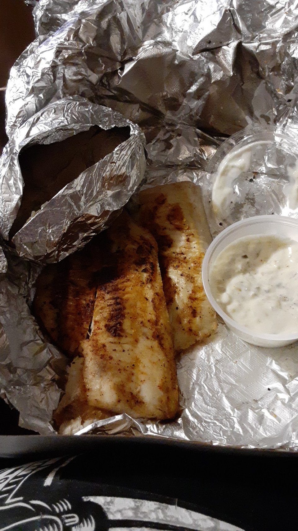 Menu of fried and grilled seafood dinners.